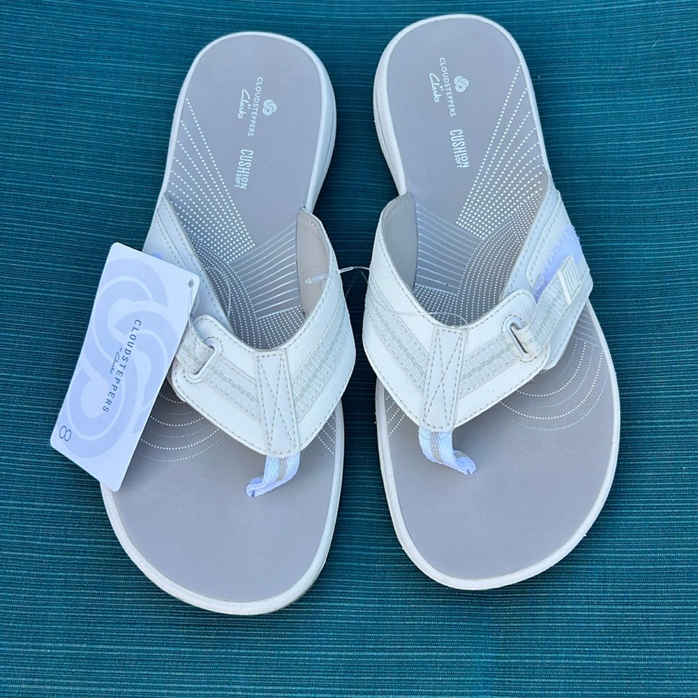 Clark’s sandals flip flops cloudsteppes